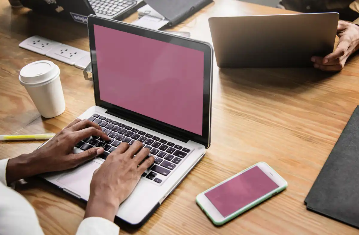 Businesspeople Coffee Colleagues Contemporary Coworker Desk Device Female 1521573